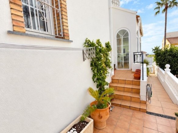 3 Bedroom 2 Bathroom Villa in Orihuela Costa - Caza De Casa
