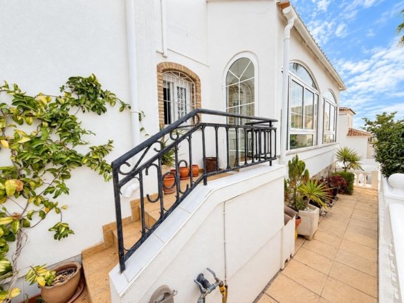 3 Bedroom 2 Bathroom Villa in Orihuela Costa - Caza De Casa
