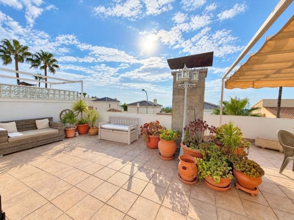 3 Bedroom 2 Bathroom Villa in Orihuela Costa - Caza De Casa