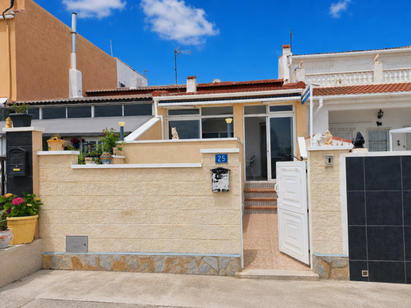 1 Bed 1 Bath Town House in Ciudad Quesada - Caza De Casa