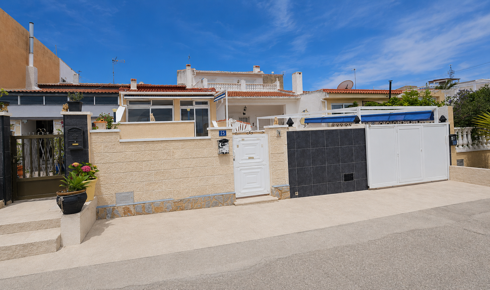 1 Bed 1 Bath Town House in Ciudad Quesada - Caza De Casa