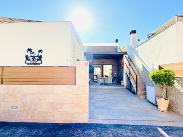 3 Bed 2 Bath Town House in Los Montesinos - Caza De Casa