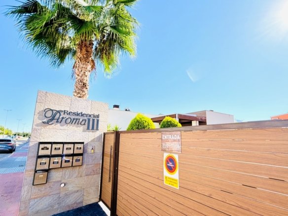 3 Bed 2 Bath Town House in Los Montesinos - Caza De Casa