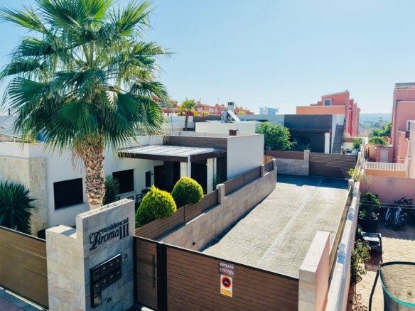3 Bed 2 Bath Town House in Los Montesinos - Caza De Casa