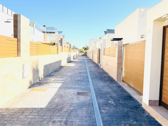 3 Bed 2 Bath Town House in Los Montesinos - Caza De Casa