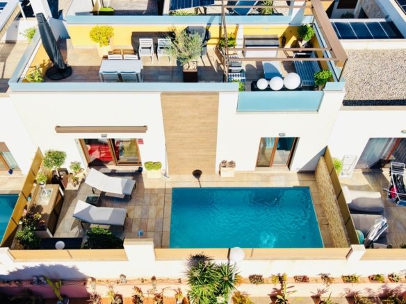 3 Bed 2 Bath Town House in Los Montesinos - Caza De Casa