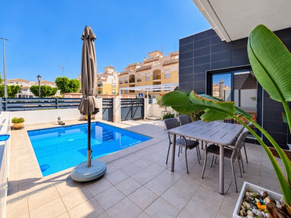 2 Bed 2 Bath Villa in Formentera del Segura - Caza De Casa