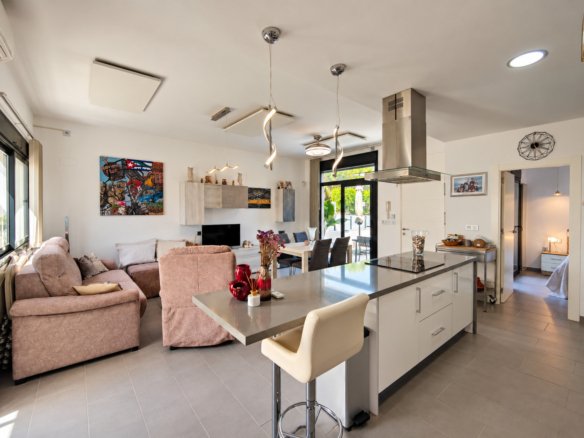 2 Bed 2 Bath Villa in Formentera del Segura - Caza De Casa