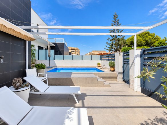 2 Bed 2 Bath Villa in Formentera del Segura - Caza De Casa