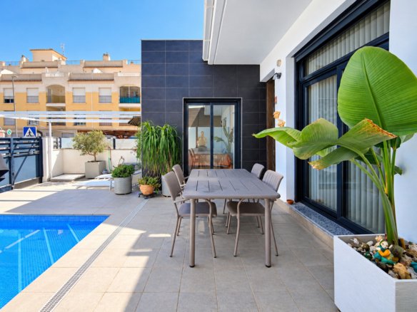 2 Bed 2 Bath Villa in Formentera del Segura - Caza De Casa