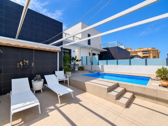 2 Bed 2 Bath Villa in Formentera del Segura - Caza De Casa