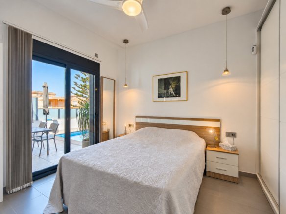 2 Bed 2 Bath Villa in Formentera del Segura - Caza De Casa