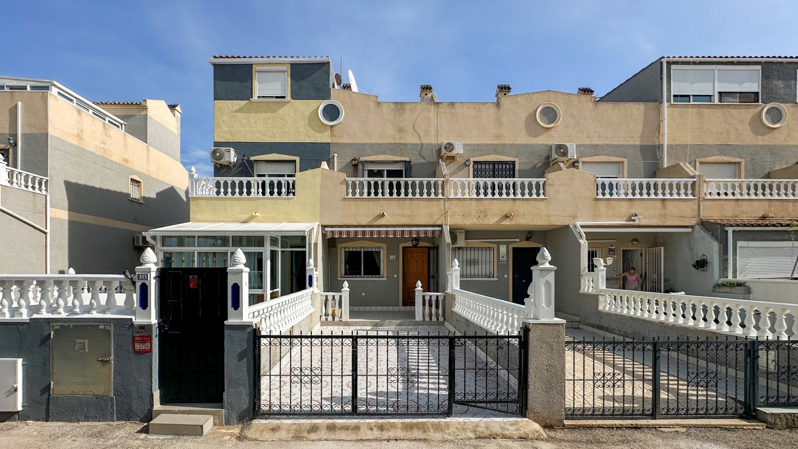 o_1k483ida317dedkv1t8s1vaflhj40 2 Bedroom 2 Bathroom Town House in Orihuela Costa - Caza De Casa