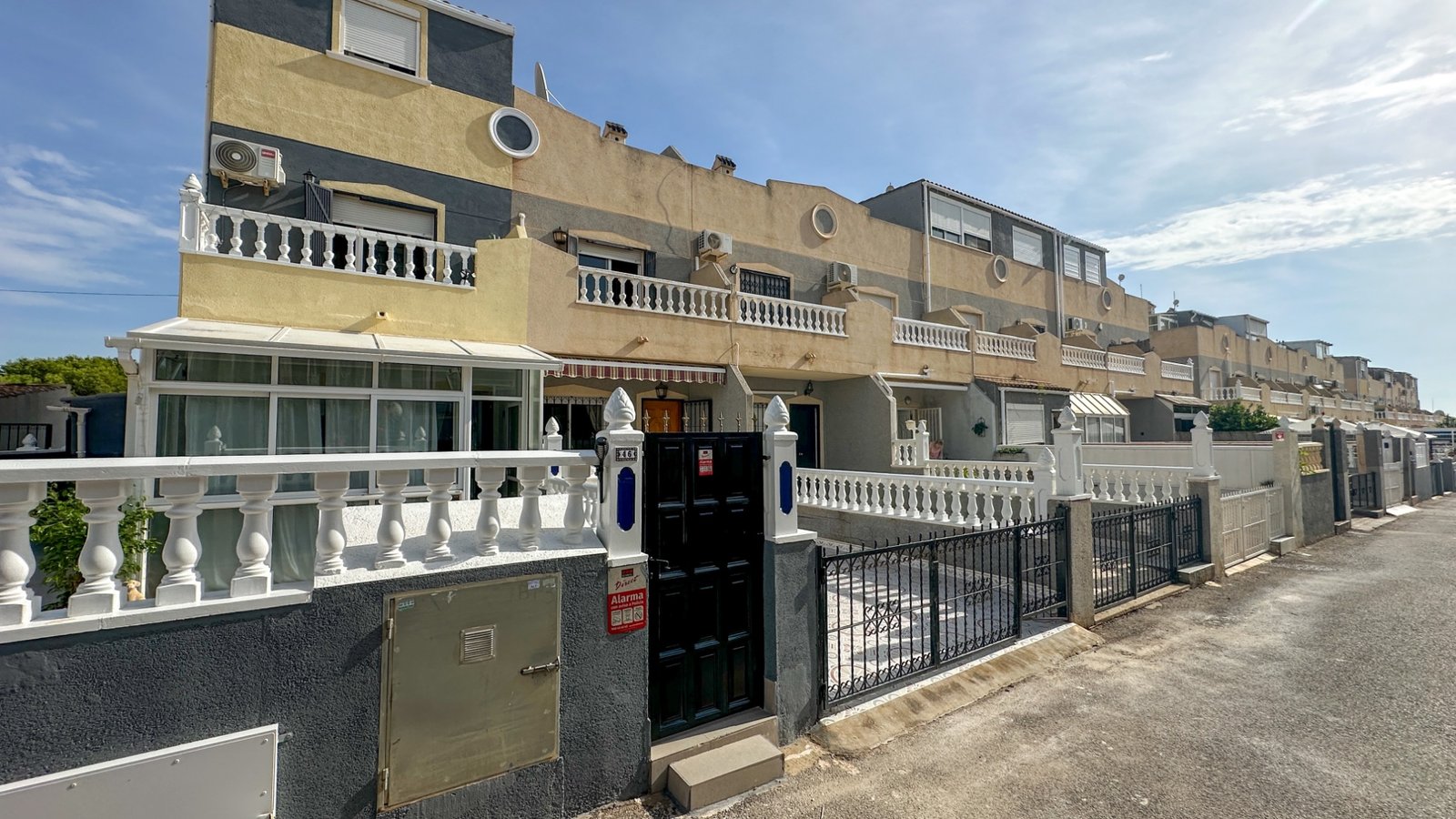 o_1k483ida31ausedhaa3249c23p 2 Bedroom 2 Bathroom Town House in Orihuela Costa - Caza De Casa