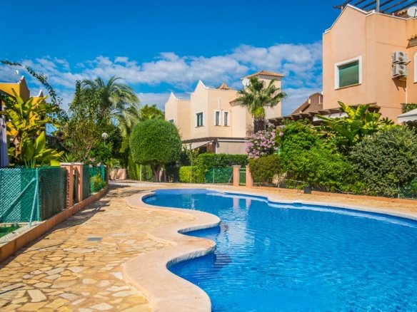 4 Bedroom 2 Bathroom Villa in Torrevieja - Caza De Casa