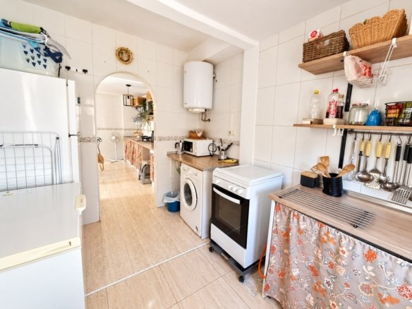 3 Bedroom 2 Bathroom Town House in Alicante - Caza De Casa