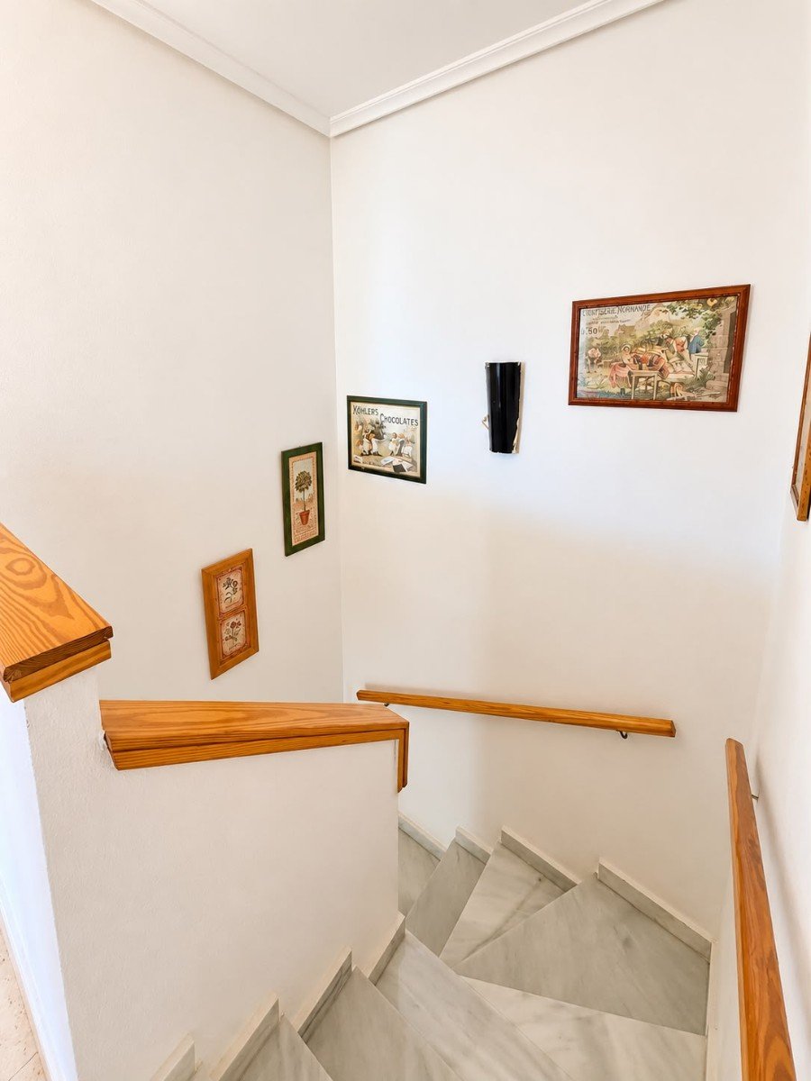 3 Bedroom 2 Bathroom Town House in Alicante - Caza De Casa