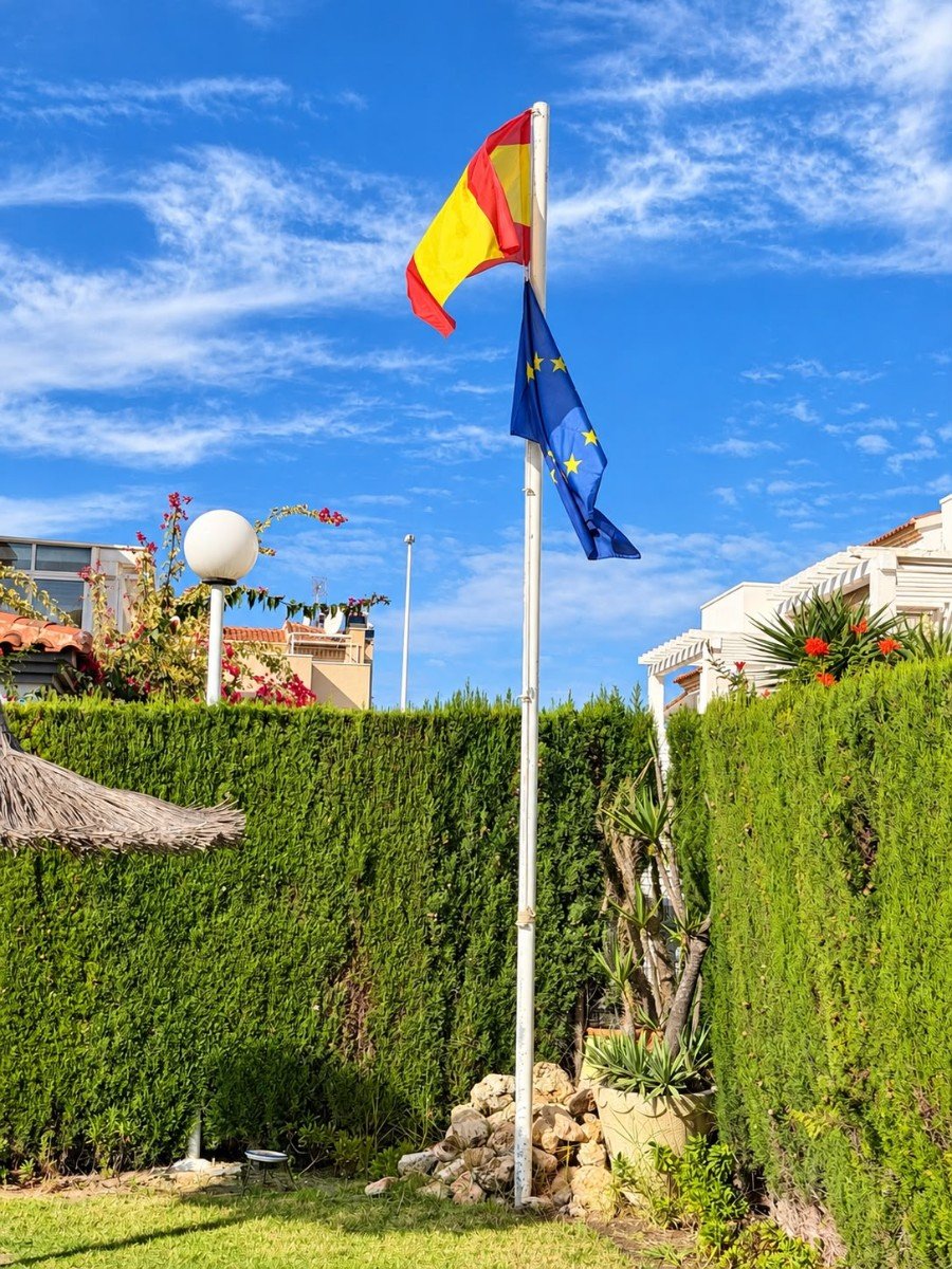 3 Bedroom 2 Bathroom Town House in Alicante - Caza De Casa