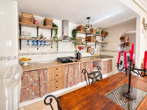 3 Bedroom 2 Bathroom Town House in Alicante - Caza De Casa