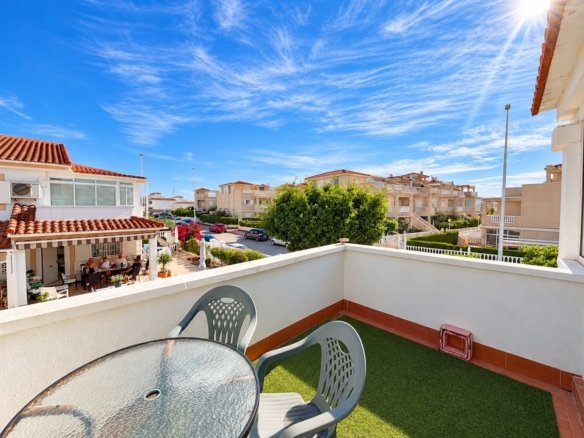 3 Bedroom 2 Bathroom Town House in Alicante - Caza De Casa