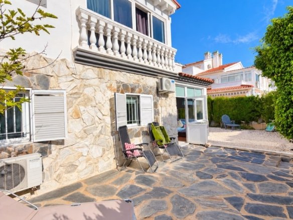 3 Bedroom 2 Bathroom Town House in Alicante - Caza De Casa