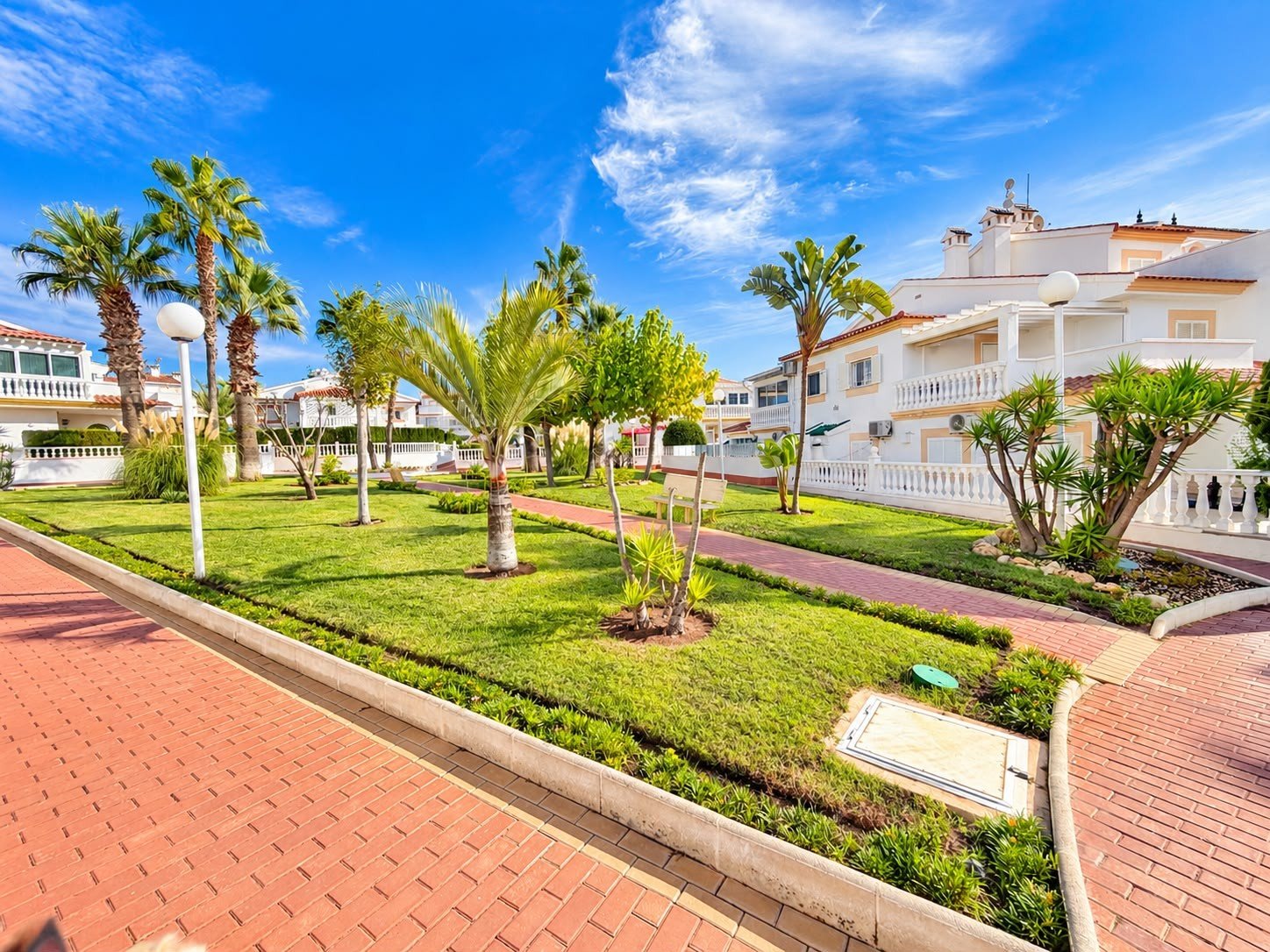 3 Bedroom 2 Bathroom Town House in Alicante - Caza De Casa