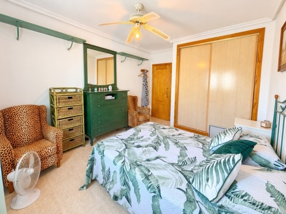 3 Bedroom 2 Bathroom Town House in Alicante - Caza De Casa