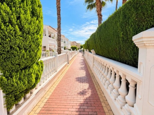 3 Bedroom 2 Bathroom Town House in Alicante - Caza De Casa