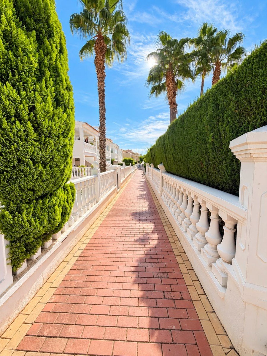 3 Bedroom 2 Bathroom Town House in Alicante - Caza De Casa