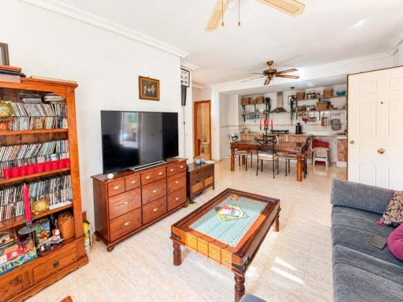3 Bedroom 2 Bathroom Town House in Alicante - Caza De Casa