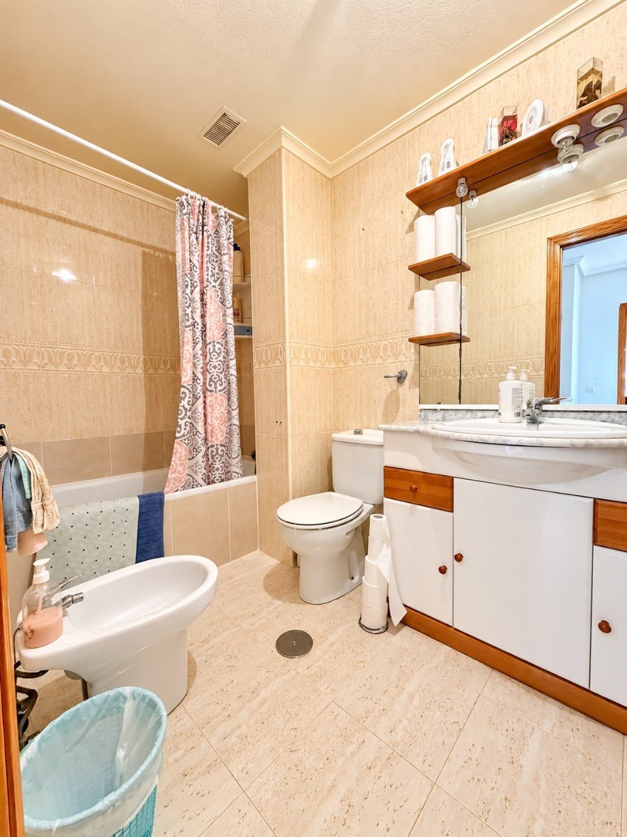 3 Bedroom 2 Bathroom Town House in Alicante - Caza De Casa