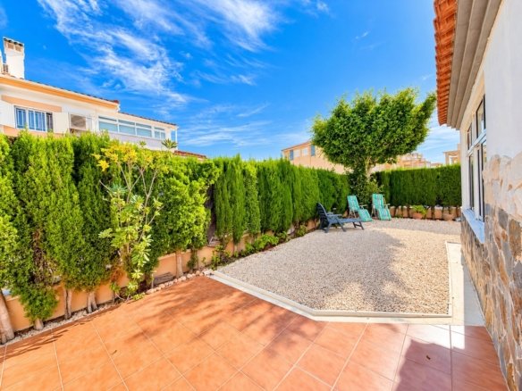 3 Bedroom 2 Bathroom Town House in Alicante - Caza De Casa