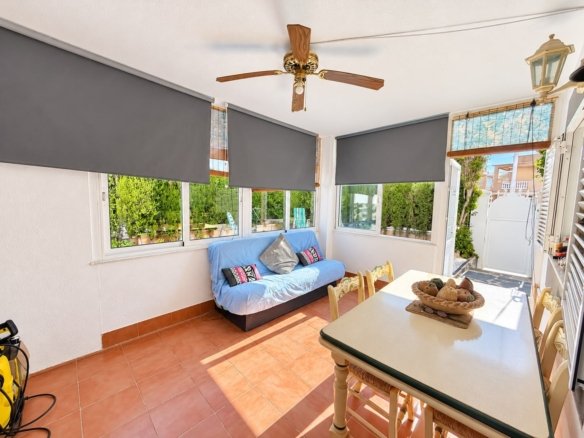 3 Bedroom 2 Bathroom Town House in Alicante - Caza De Casa