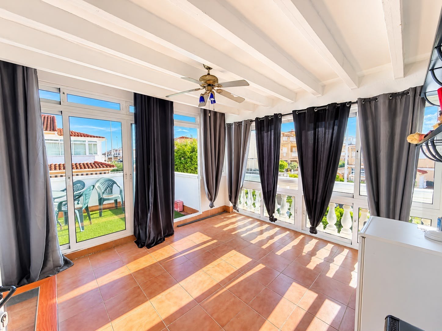 3 Bedroom 2 Bathroom Town House in Alicante - Caza De Casa
