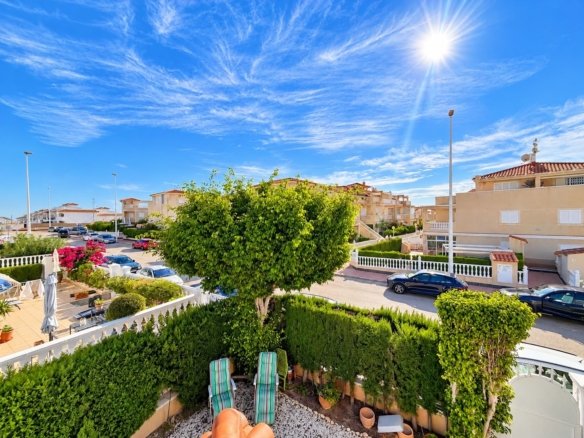 3 Bedroom 2 Bathroom Town House in Alicante - Caza De Casa