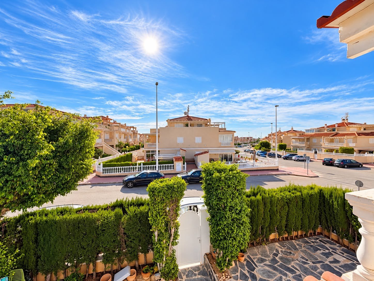 3 Bedroom 2 Bathroom Town House in Alicante - Caza De Casa
