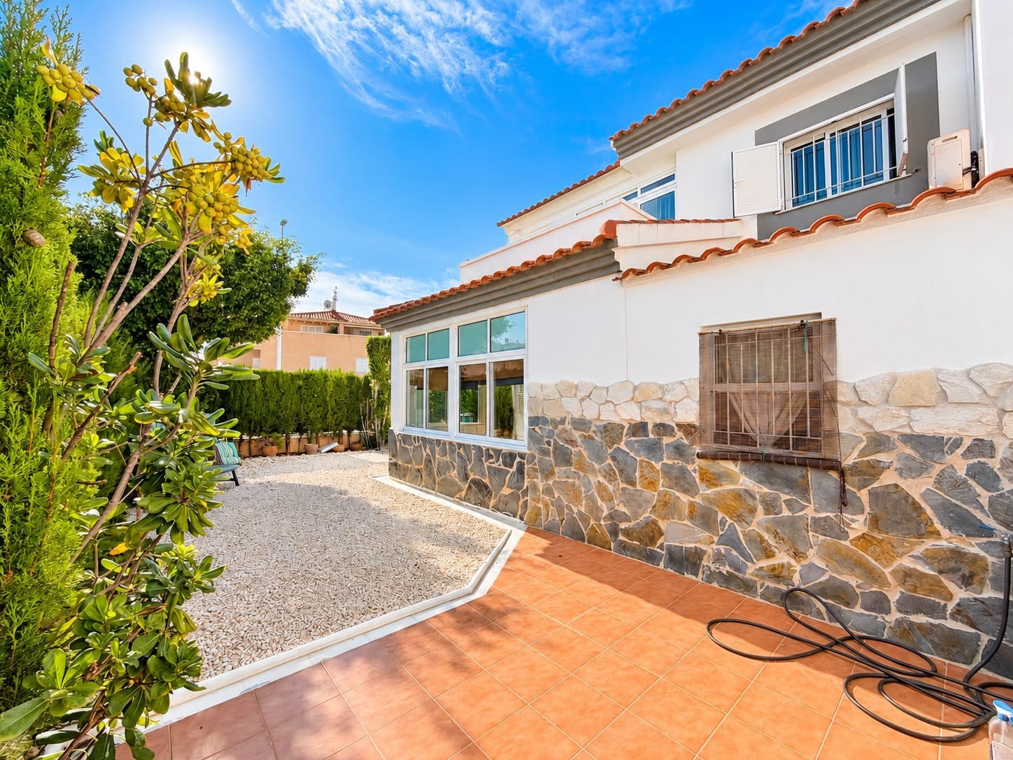 3 Bedroom 2 Bathroom Town House in Alicante - Caza De Casa