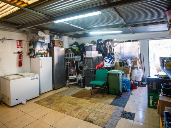 Commercial in Orihuela - Caza De Casa