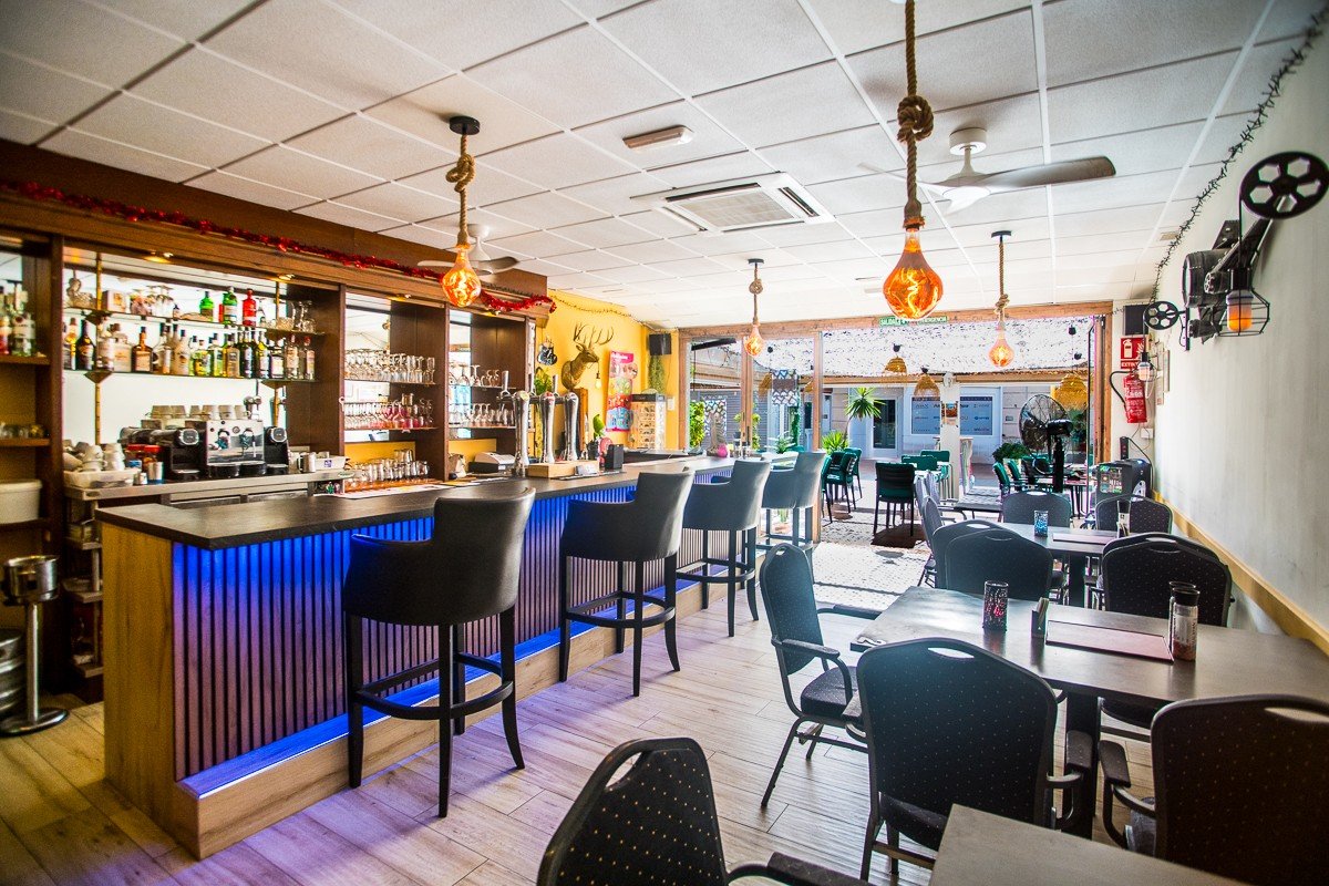 Commercial in Orihuela - Caza De Casa