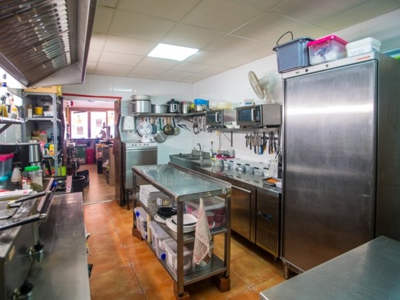 Commercial in Orihuela - Caza De Casa