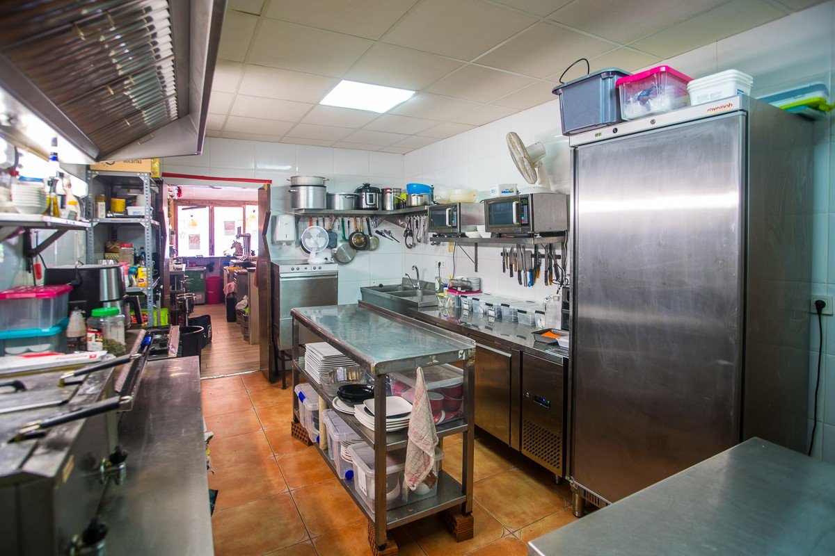 Commercial in Orihuela - Caza De Casa