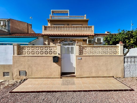 3 Bedroom 2 Bathroom Town House in Torrevieja - Caza De Casa