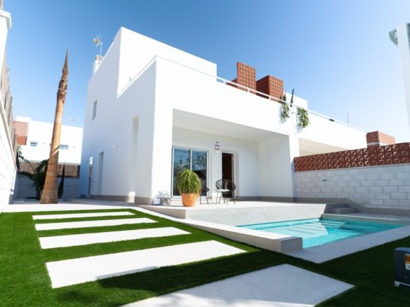 3 Bedroom 3 Bathroom Villa in Pilar de La Horadada - Caza De Casa