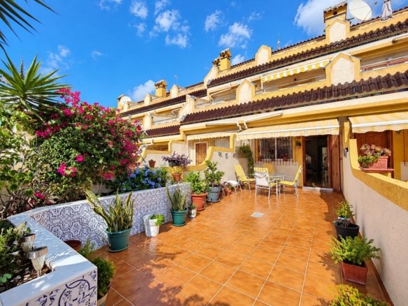 3 Bedroom 3 Bathroom Town House in Orihuela Costa - Caza De Casa