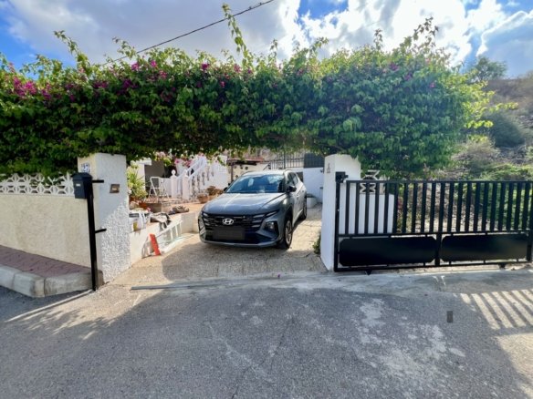 3 Bedroom 2 Bathroom Villa in Benferri - Caza De Casa