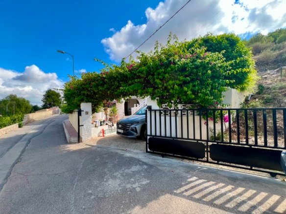 3 Bedroom 2 Bathroom Villa in Benferri - Caza De Casa