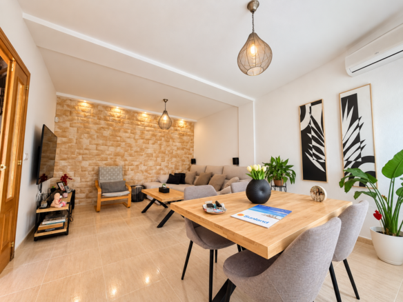 3 Bedroom 2 Bathroom Town House in Daya Nueva - Caza De Casa