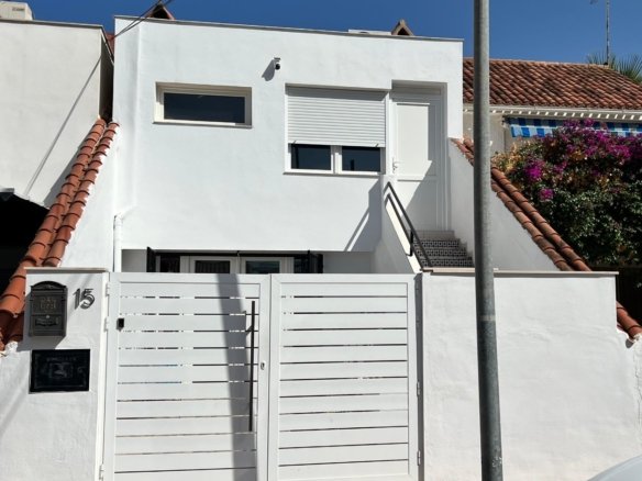 3 Bedroom 2 Bathroom Town House in Torrevieja - Caza De Casa