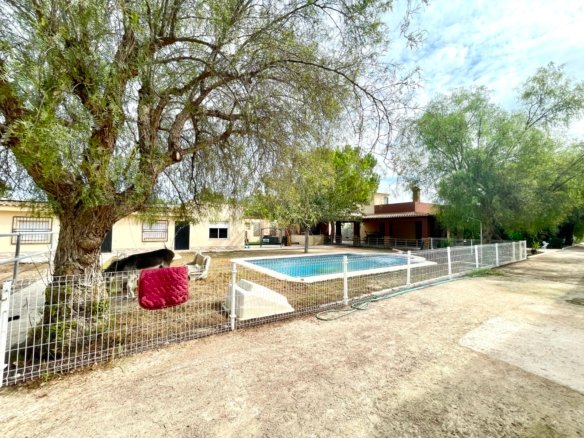 3 Bedroom 2 Bathroom Country House in Orihuela - Caza De Casa