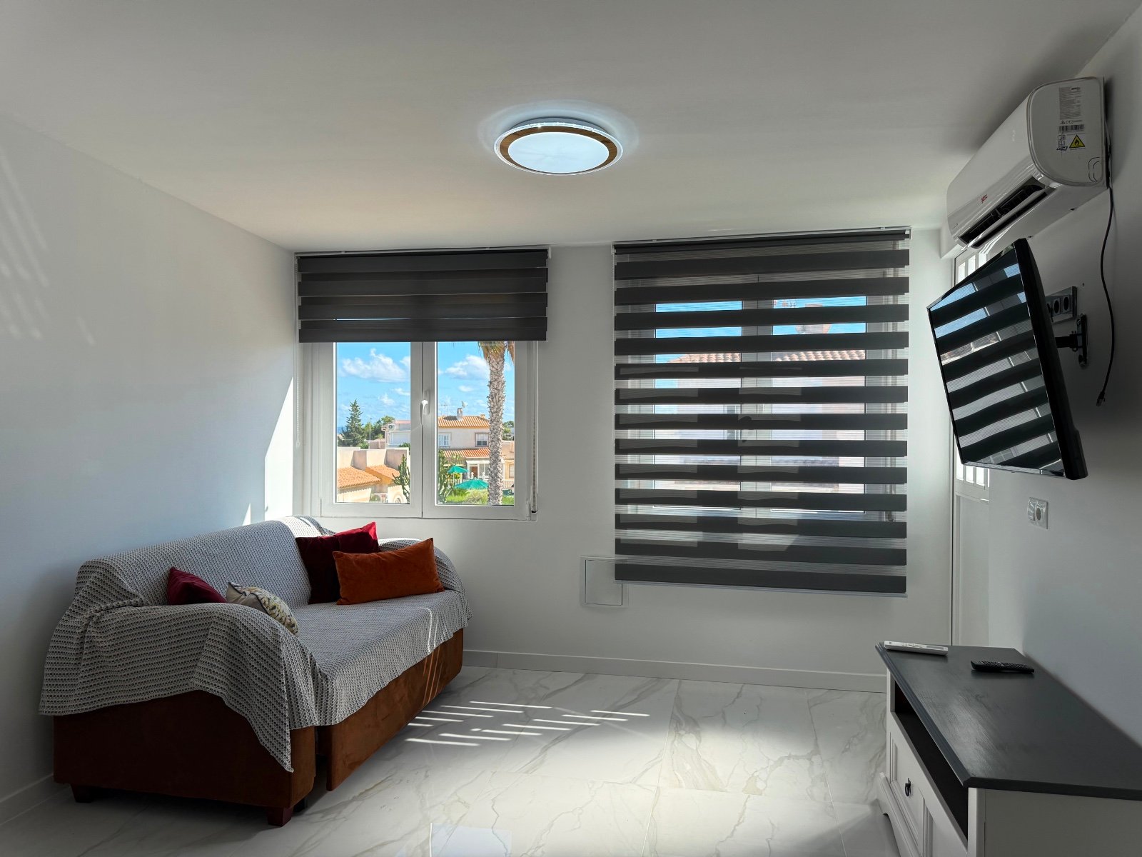 o_1k5cq8kemdmrv1ei231oe51n6u38 3 Bedroom 2 Bathroom Villa in Orihuela Costa - Caza De Casa
